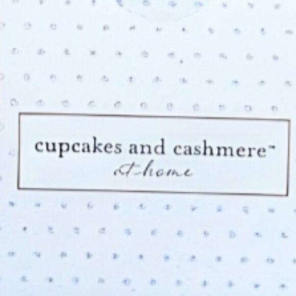 Cupcakes and Cashmere -Set of 3-Valentine Cupcakes 🧁 Seasonal Decor -NIB - Picture 12 of 12